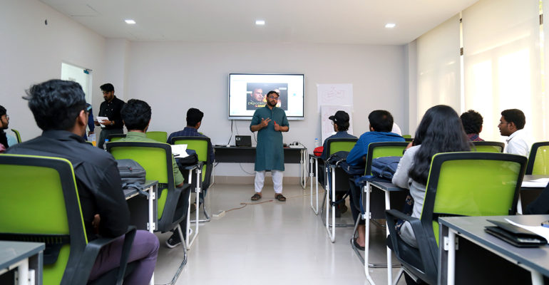 Grameenphone Accelerator 3.0 Conducts Design Thinking Bootcamp in Khulna