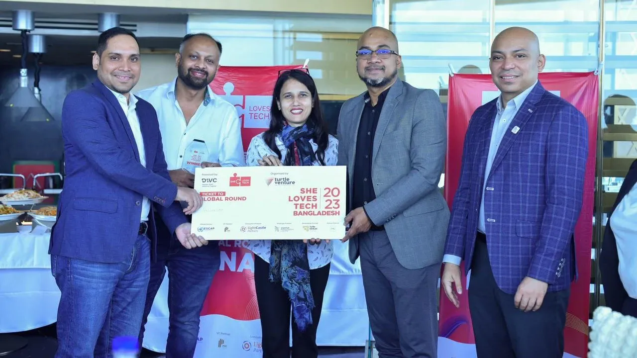 Bijon Islam Judges Finalists at the She Loves Tech Bangladesh 2023 Competition